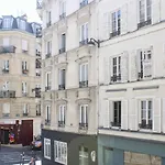 Quiet Cocoon Near Montmartre